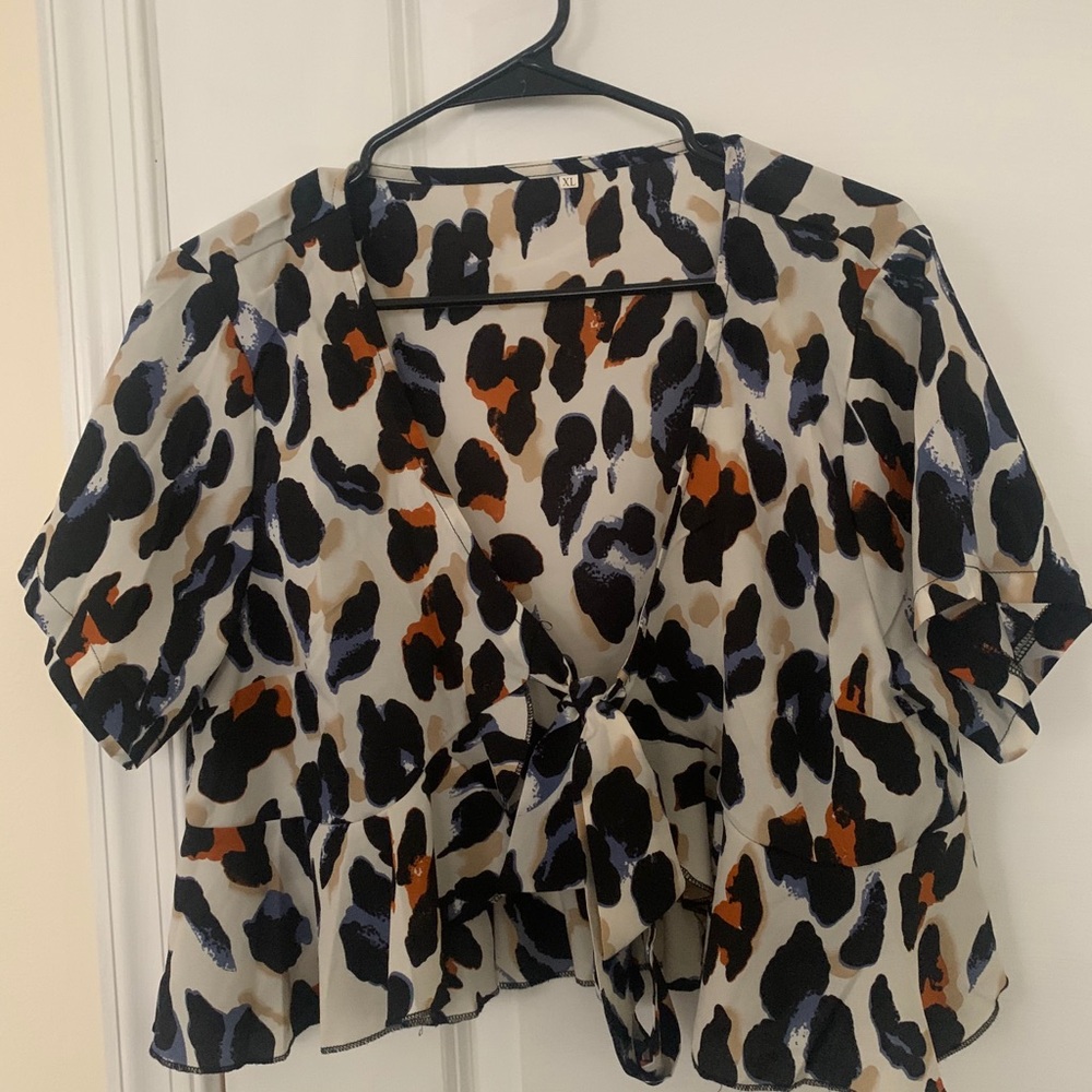 Tie-front Leopard Crop Top